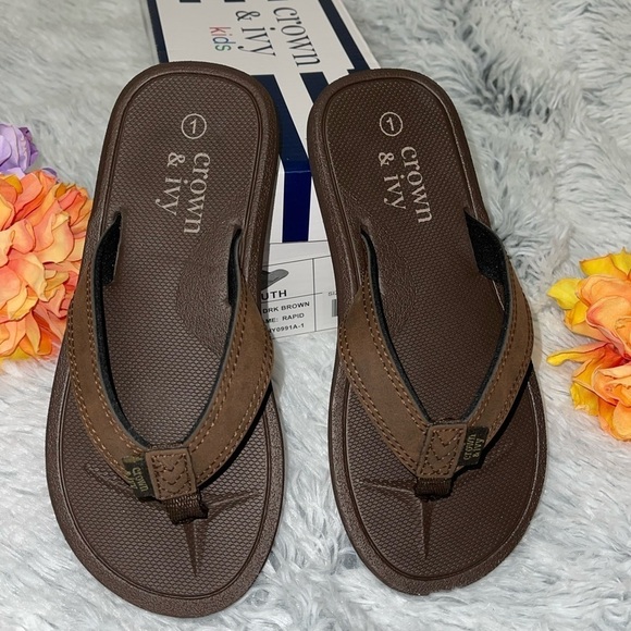 Crown & Ivy || youth size 1 Flip Flops NWB - Picture 1 of 5